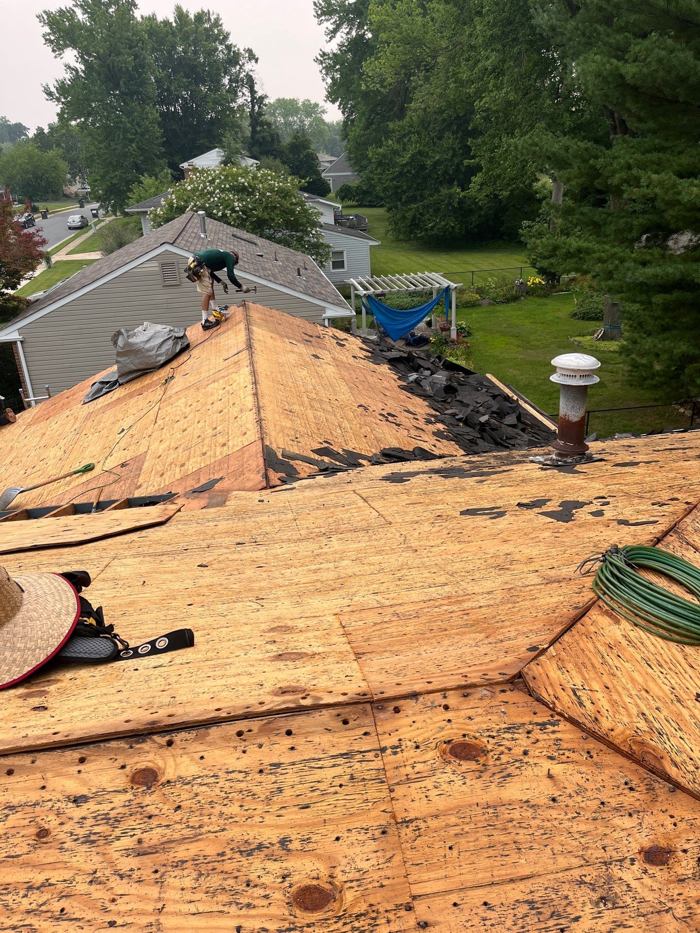 Full roof tear off in College Park Newark DE