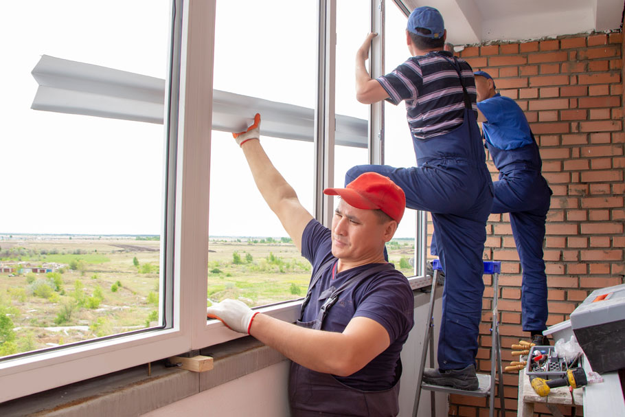 Installer Vs. General Contractor For Window Replacement: Who’s The Right Choice?